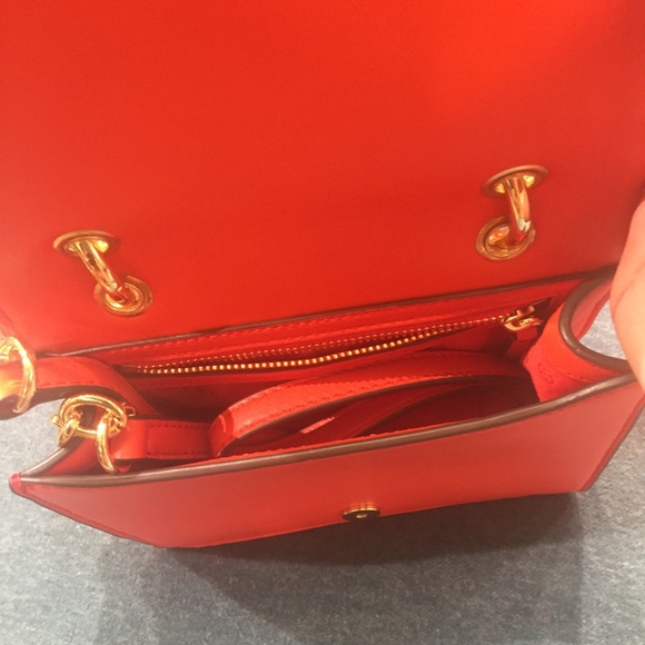 Tory Burch Bryant Shoulder Bag - Picture 6 of 8